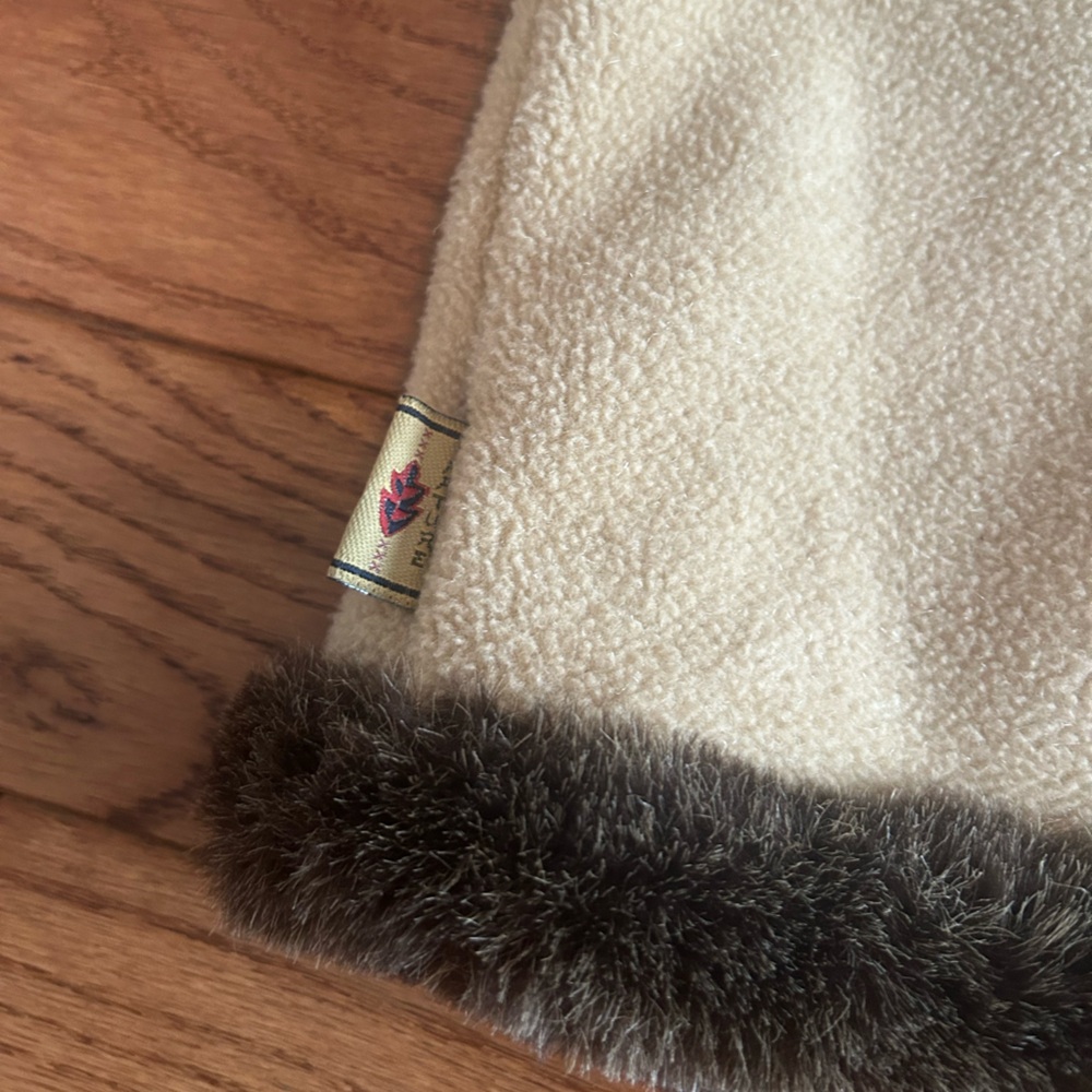 Cottagecore rustic embroidered fleece vest - Picture 7 of 11